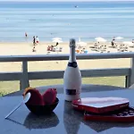Διαμέρισμα Makenzy Sandy Beachfront Paradise *