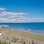 Apartament Makenzy Sandy Beachfront Paradise