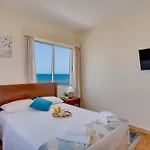 Apartament Makenzy Sandy Beachfront Paradise
