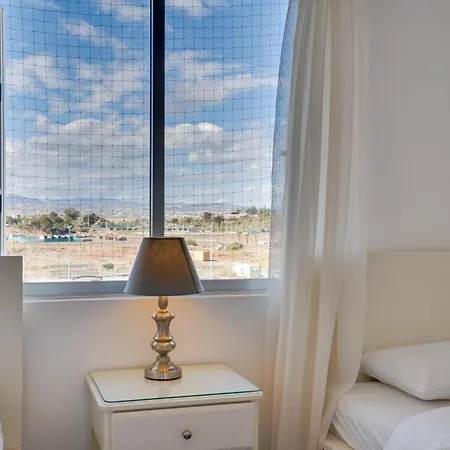 Makenzy Sandy Beachfront Paradise Apartament Larnaca