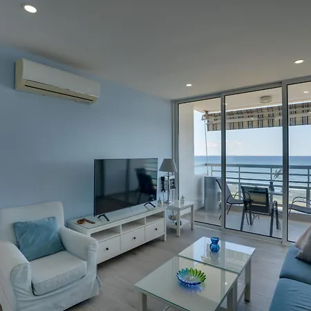 Makenzy Sandy Beachfront Paradise Apartament *