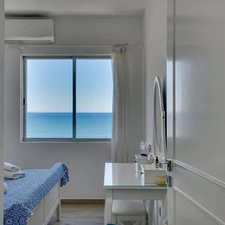 Makenzy Sandy Beachfront Paradise Appartement Larnaca