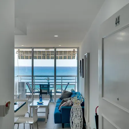 Makenzy Sandy Beachfront Paradise Apartament Larnaca