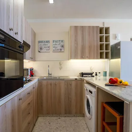 Makenzy Sandy Beachfront Paradise Apartament Larnaca