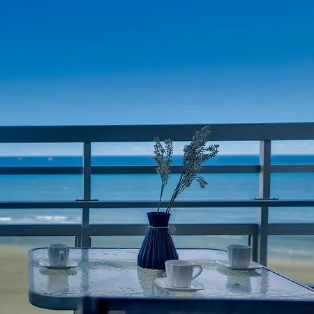 Apartament Makenzy Sandy Beachfront Paradise