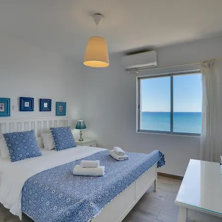 Makenzy Sandy Beachfront Paradise Apartament *