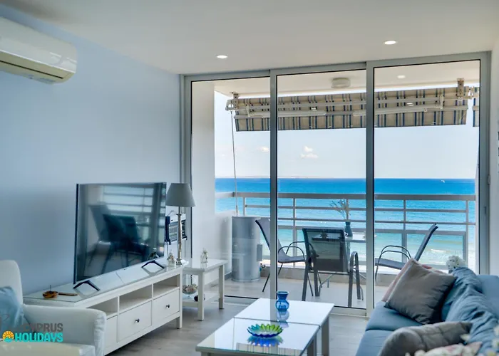 Makenzy Sandy Beachfront Paradise * Larnaca