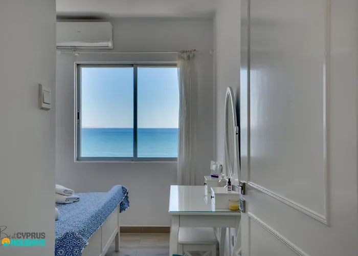 Makenzy Sandy Beachfront Paradise * Larnaca