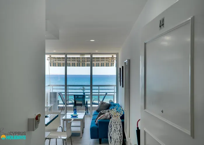 Makenzy Sandy Beachfront Paradise *