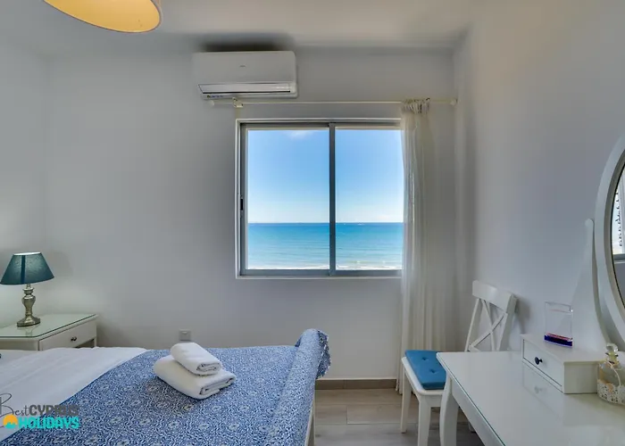 Apartmán Makenzy Sandy Beachfront Paradise Larnaca