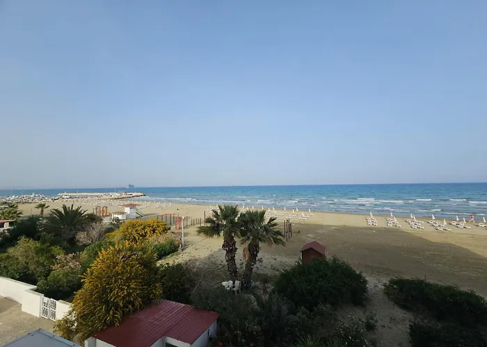 Makenzy Sandy Beachfront Paradise Larnaca