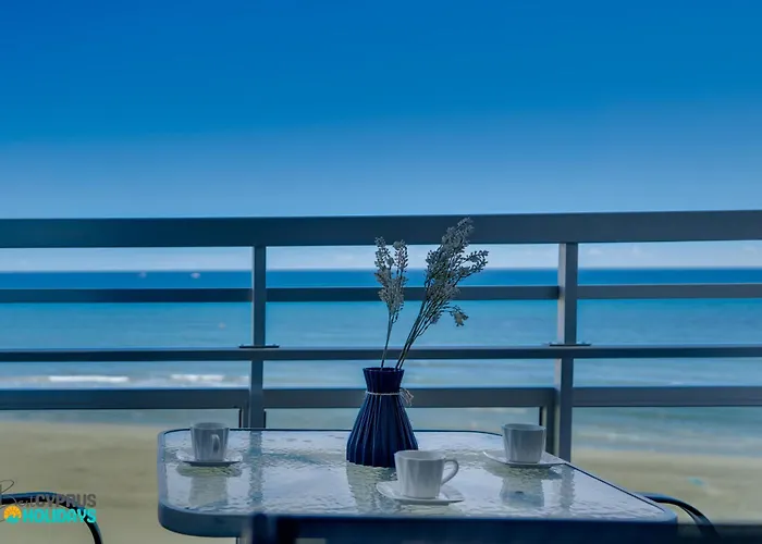 Apartmán Makenzy Sandy Beachfront Paradise