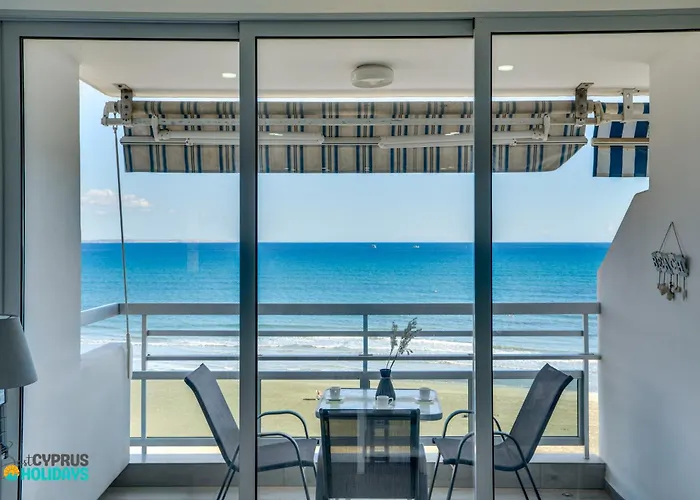 Apartmán Makenzy Sandy Beachfront Paradise *