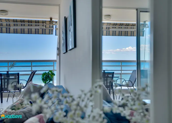 Makenzy Sandy Beachfront Paradise Larnaca