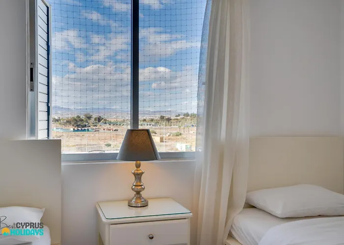 Apartmán Makenzy Sandy Beachfront Paradise Larnaca