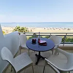 Makenzy Sandy Beachfront Paradise * Larnaca