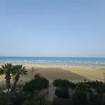 Makenzy Sandy Beachfront Paradise Lejlighed *