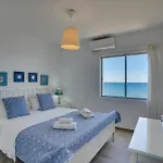 Makenzy Sandy Beachfront Paradise Lejlighed *