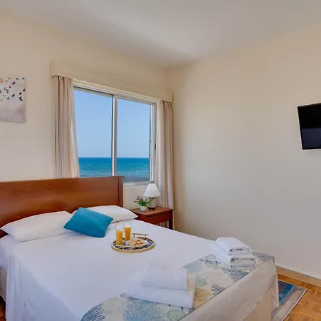 Makenzy Sandy Beachfront Paradise Апартаменти Ларнака