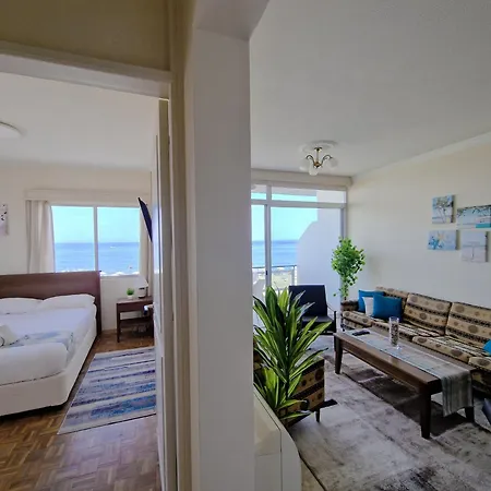 Makenzy Sandy Beachfront Paradise Апартаменти