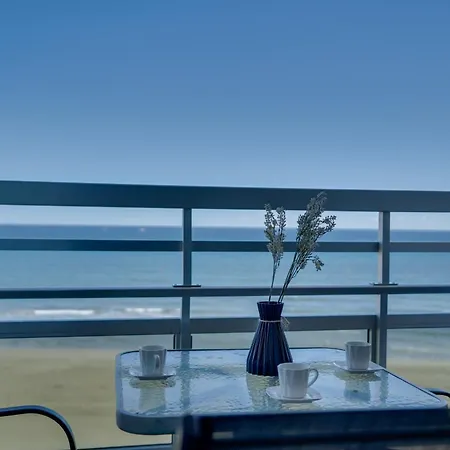 Makenzy Sandy Beachfront Paradise Larnaca