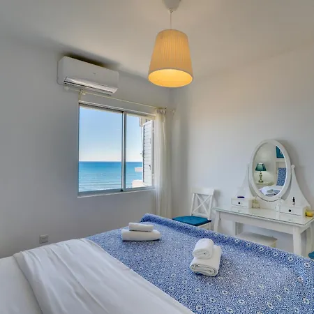 Makenzy Sandy Beachfront Paradise Appartement *