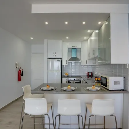 Makenzy Sandy Beachfront Paradise *