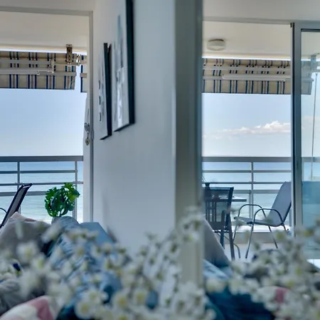 Makenzy Sandy Beachfront Paradise Λάρνακα