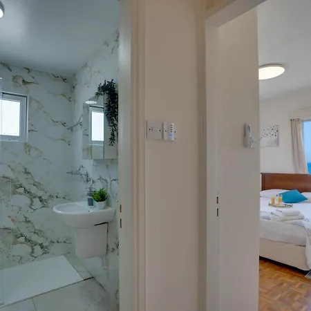 Makenzy Sandy Beachfront Paradise Appartement *