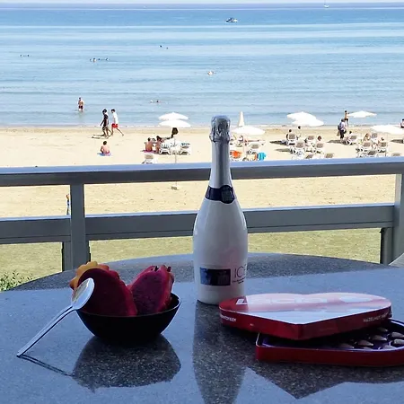 Appartement Makenzy Sandy Beachfront Paradise *