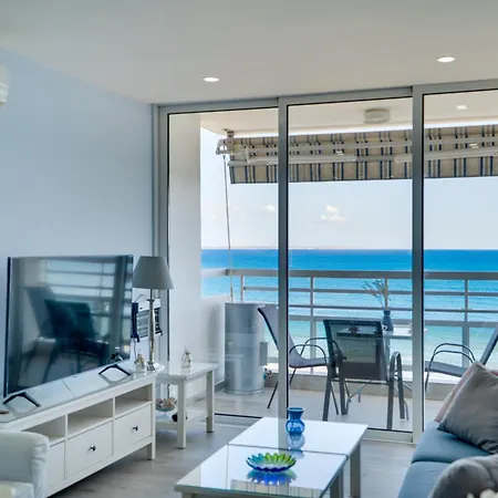 Makenzy Sandy Beachfront Paradise * لارنكا
