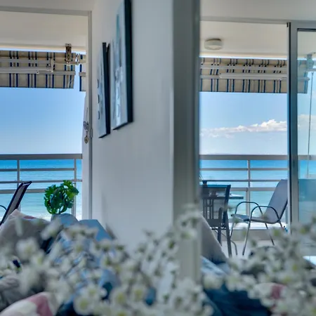 Makenzy Sandy Beachfront Paradise Ларнака