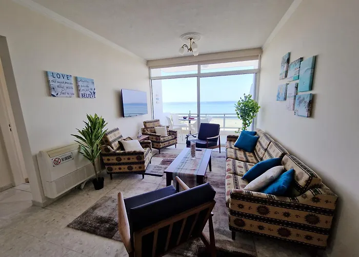 Makenzy Sandy Beachfront Paradise *