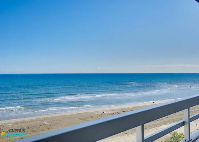 Makenzy Sandy Beachfront Paradise Διαμέρισμα Λάρνακα