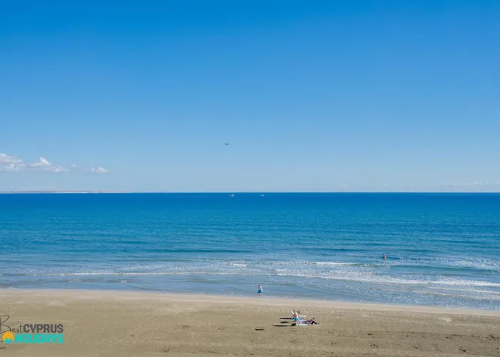 Makenzy Sandy Beachfront Paradise * Λάρνακα