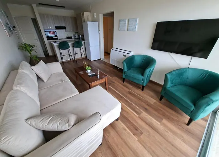 Makenzy Sandy Beachfront Paradise