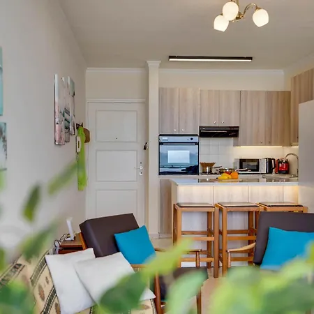 Makenzy Sandy Beachfront Paradise דירה