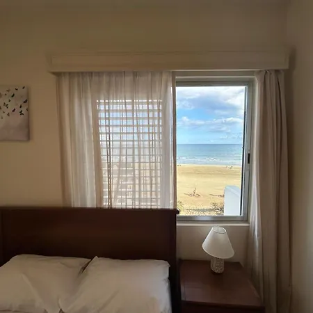Apartment Makenzy Sandy Beachfront Paradise